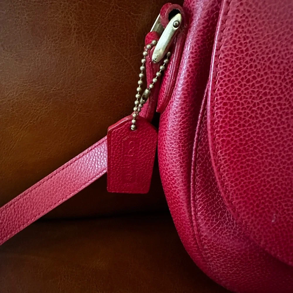 Vintage 90s Coach Carlyle Red Pebbled Leather Turn Lock Handbag - Picture 4 of 10